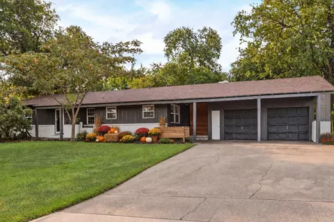 6555 Calmont Ave, Fort Worth, TX 76116