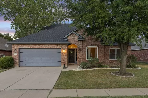10404 Bear Creek Trl, Fort Worth, TX 76244