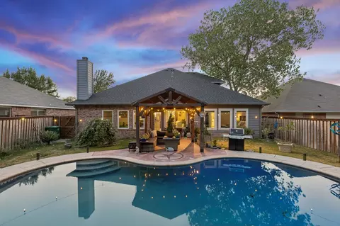 10404 Bear Creek Trl, Fort Worth, TX 76244