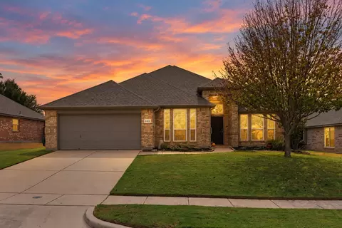2402 Mallory Dr, Corinth, TX 76210