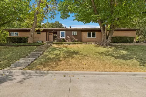 4850 Westcreek Dr, Fort Worth, TX 76133