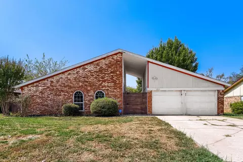 6917 Post Oak Dr, North Richland Hills, TX 76182