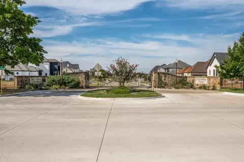 1104 Estate Dr, Ennis, TX 75119