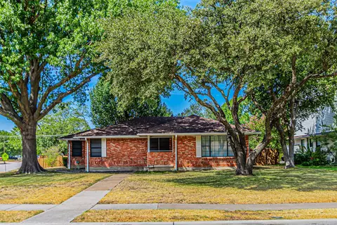 216 S Lois Ln, Richardson, TX 75081