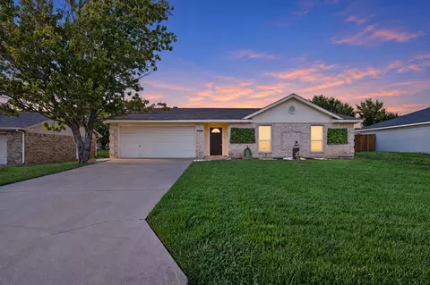 3904 Country Meadows Rd, Granbury, TX 76049