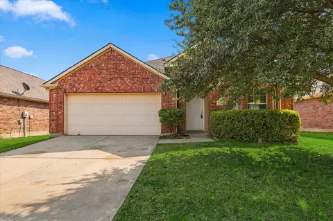 8716 Wagon Trl, Cross Roads, TX 76227