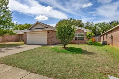 10333 Bear Hollow Dr, Fort Worth, TX 76244