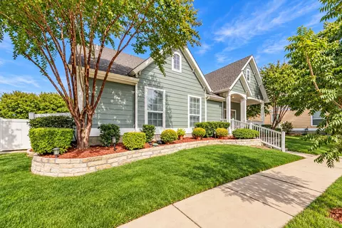 1009 Greenview Ln, Savannah, TX 76227