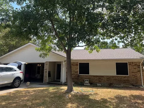 829 Mustang Dr, Saginaw, TX 76179