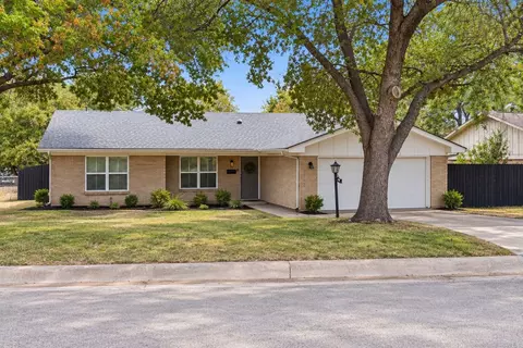 2912 Conejos Dr, Fort Worth, TX 76116