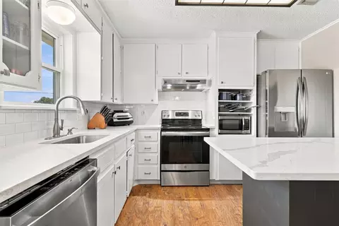 Kitchen - 12201 Old China Spring Rd, Waco, TX 76708 photo 3 of 4
