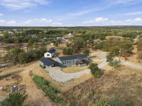 123 Dove Ct, Runaway Bay, TX 76426