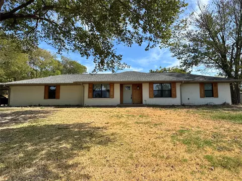 24 Lovers Ln, Forney, TX 75126