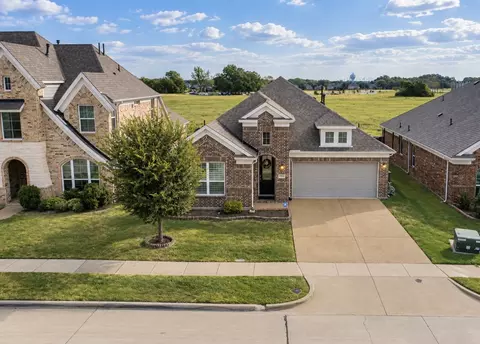 330 Gleneagles Dr, Garland, TX 75040