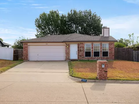 709 Basset Locke Dr, Fort Worth, TX 76108