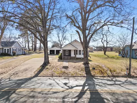 605 Dallas St, Winona, TX 75792