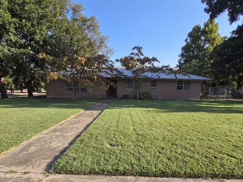 203 Hill St, Farmersville, TX 75442