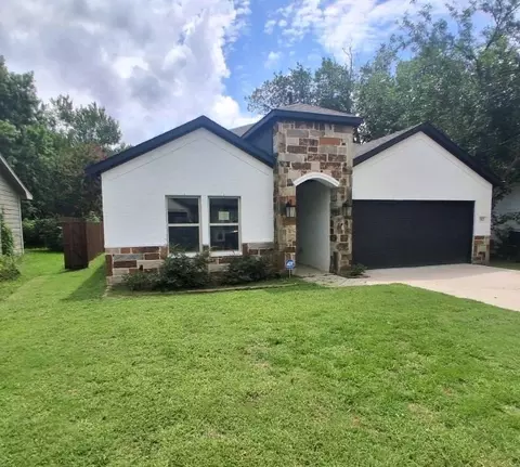 905 Edgar St, Greenville, TX 75401