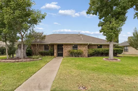 3815 Spring Hollow Dr, Carrollton, TX 75007