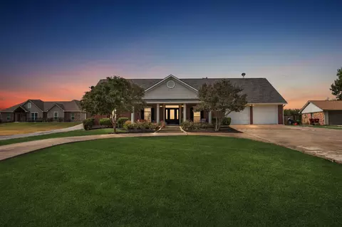 107 N Westlake Dr, Leonard, TX 75452