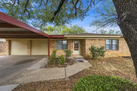 207 Cresthill Dr, Lacy Lakeview, TX 76705