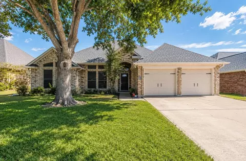 2207 Nugent Dr, Mansfield, TX 76063