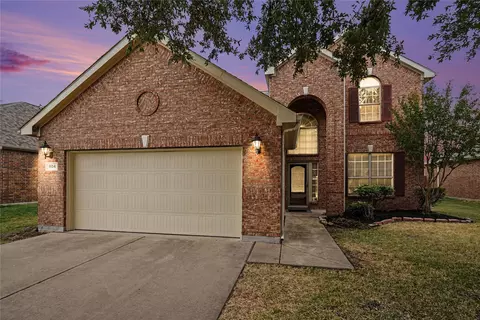 804 W Bend Blvd, Burleson, TX 76028