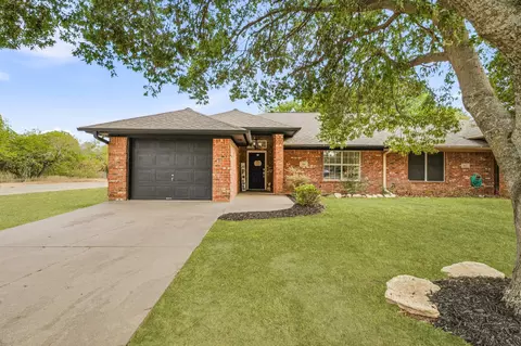 300 Wedgewood Dr, Stephenville, TX 76401