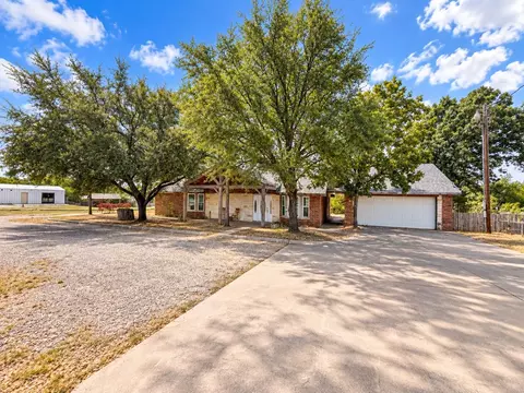 3130 Oak Trail Dr, Granbury, TX 76048