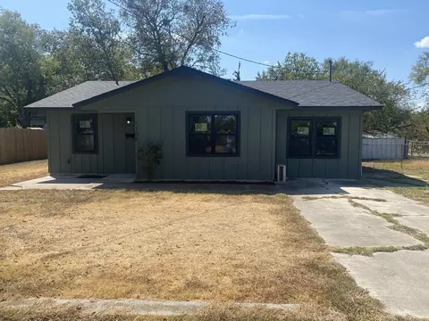 1105 9th St, Brownwood, TX 76801