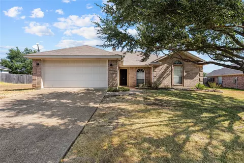 624 Willow Creek Dr, Hewitt, TX 76643