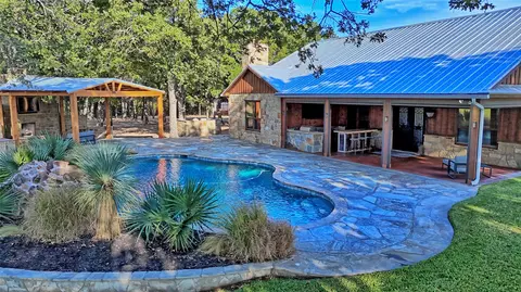 423 Brazos St, Bowie, TX 76230