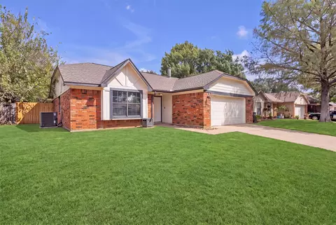 2916 Creekwood Ln, Fort Worth, TX 76123