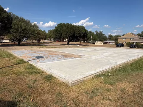 208 E Rusk St, Mexia, TX 76667