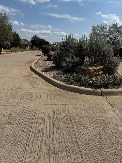 8772 Regal Royale Dr, Fort Worth, TX 76108