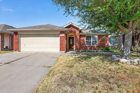 3041 Meadowbrook Dr, Grand Prairie, TX 75052
