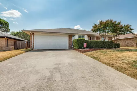 500 Bayberry Ln, Euless, TX 76039