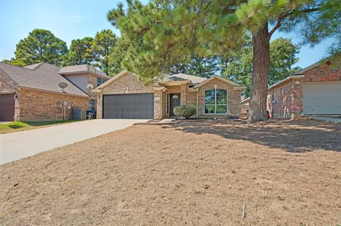 536 Cross Ridge Cir N, Fort Worth, TX 76120