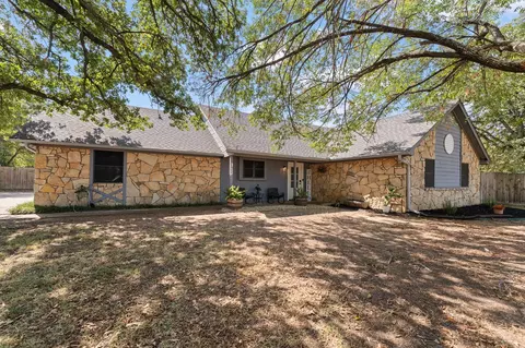 312 Trailwood Dr, Joshua, TX 76058