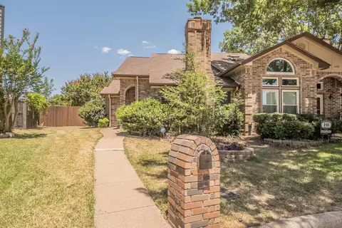 6402 Valleybrooke Ct, Arlington, TX 76001
