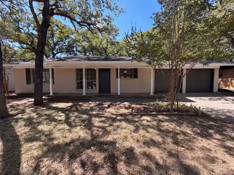 1229 King Dr, Bedford, TX 76022