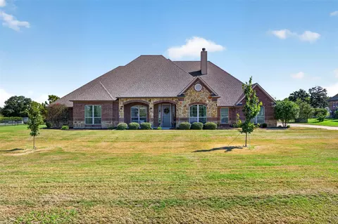 225 Diamond Rose Dr, Burleson, TX 76028