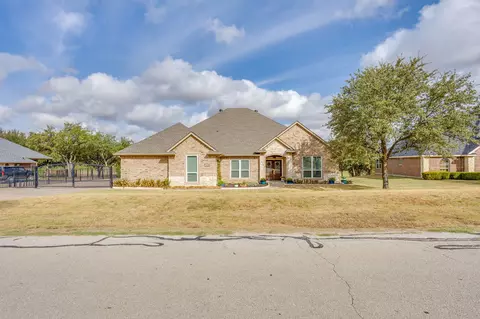 703 Country Club Dr, Joshua, TX 76058