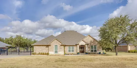 703 Country Club Dr, Joshua, TX 76058