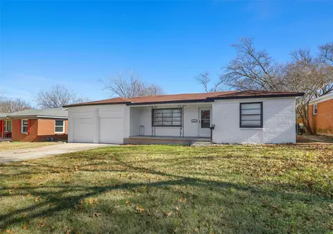 863 Ala Dr, White Settlement, TX 76108