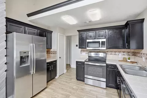 Kitchen - 3229 Timberview Ct, Corinth, TX 76210 photo 4 of 4