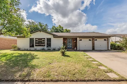 1800 Winchester Way, Bedford, TX 76022