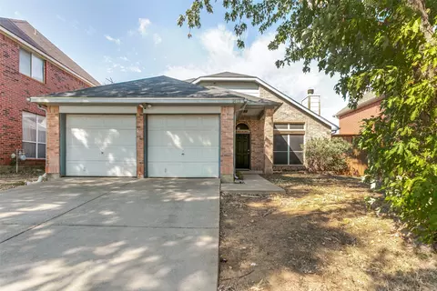 1411 Chinaberry Dr, Lewisville, TX 75077