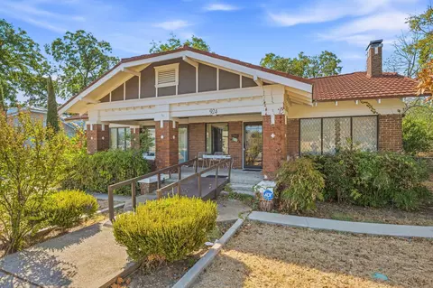 924 4th St, Graham, TX 76450
