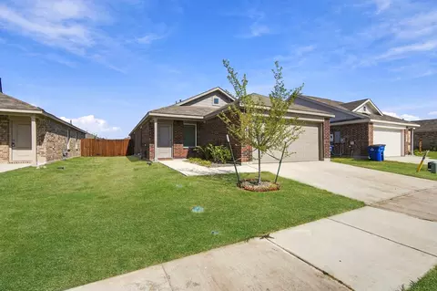 2052 Shady Oaks Dr, Ennis, TX 75119